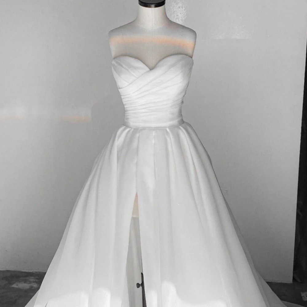 NEW WEDDING DRESS, NWT